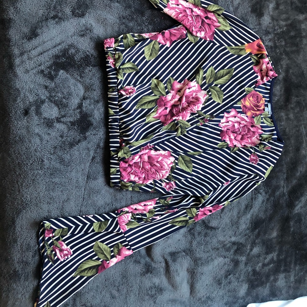 Floral crop top with flared sleeves & deep v neck